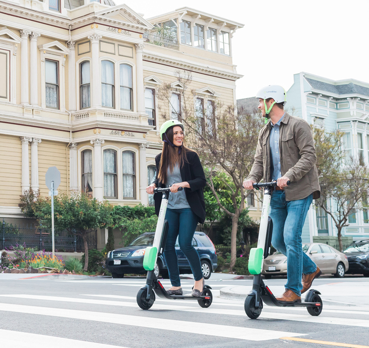 パリでは2011年から官民の共同会社によるカーシェアが提供されてきたが、自転車や電動キックスケーター（写真）のシェアリングに押される形で、サービスは終了に追い込まれた。
