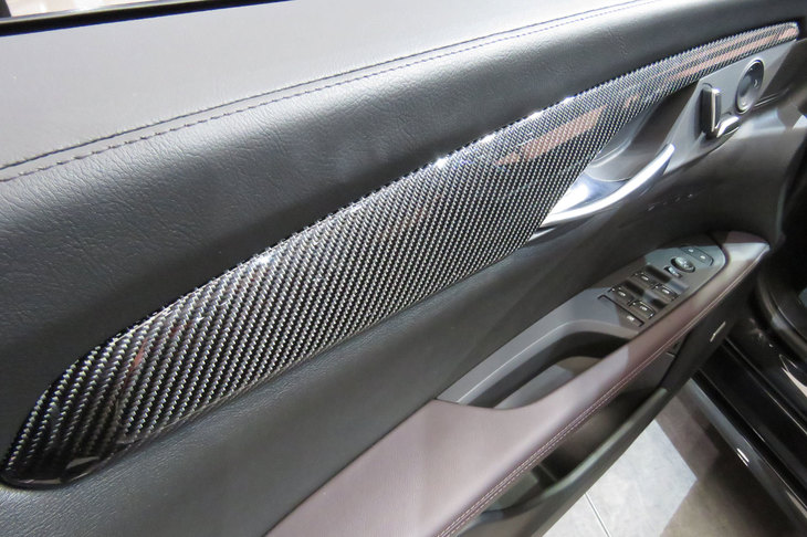キャデラックCT6 V-SPORT（ドアのインナーパネル）