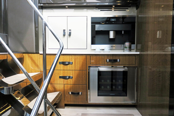 レクサスLY650（コーヒーカウンター）