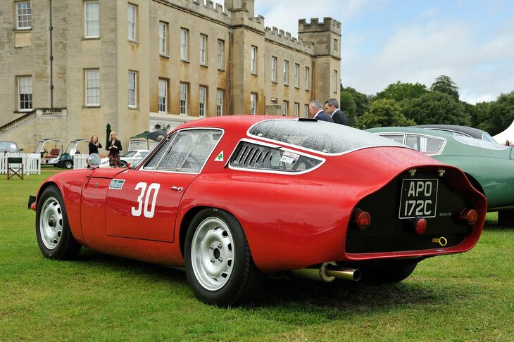 アルファ・ロメオの「TZ」シリーズは、1960年代に欧州で活躍したレーシングスポーツカー。リアをスパッと立ち落としたようなデザインは、「コーダトロンカ」や「カムテール」と呼ばれた。