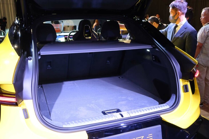 ロータス・エレトレR（ラゲッジルーム）