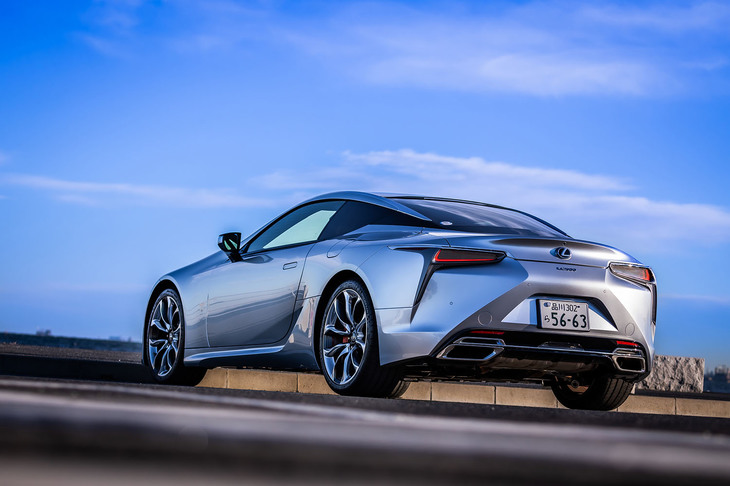 ボディーサイズは全長×全幅×全高＝4770×1920×1345mm、ホイールベースは2870mm。今回の試乗車両には、有償オプション（4万4400円）のトルセンLSD＋高摩擦ブレーキパッド付きフロント＆リアブレーキが装備されていた。