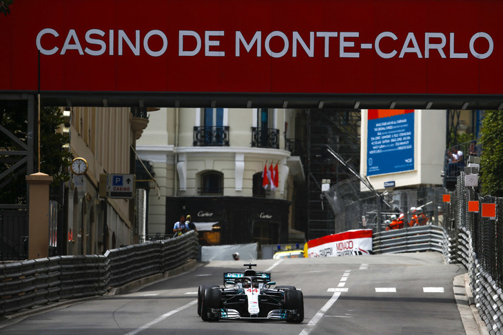 2017年のモナコでまさかの予選Q2落ち、レースでも7位と精彩を欠いたメルセデスのハミルトン（写真）。今年はポールから遅れること0.422秒の予選3位と1年前よりは状況が改善するも、このツイスティーで狭いモンテカルロでメルセデスは最速とはいえなかった。レースではライバルとよりも自らのタイヤと格闘することが多かったようで、3位から上を目指すことはできず。（Photo=Mercedes）