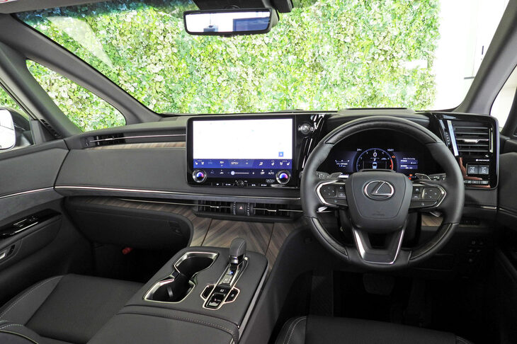 レクサスLM500h“バージョンL”（インストゥルメントパネルまわり）