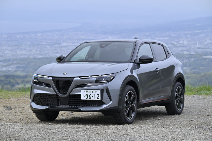 2025年6月に上陸したアルファ・ロメオの新型コンパクトSUV「ジュニア」。今回は同ブランド初の電気自動車「ジュニア エレットリカ プレミアム」に試乗した。車両本体価格は571万円。