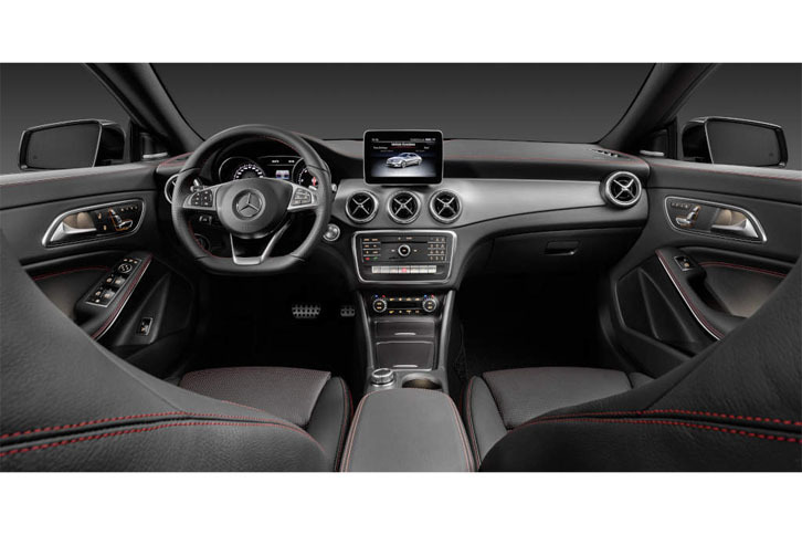 「メルセデス・ベンツCLA200d 4MATIC」のインストゥルメントパネル。インテリアカラーは「ブラック」。