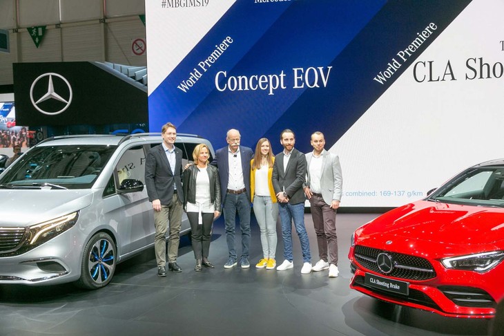 各車両発表後、登壇者が記念撮影に応じた。