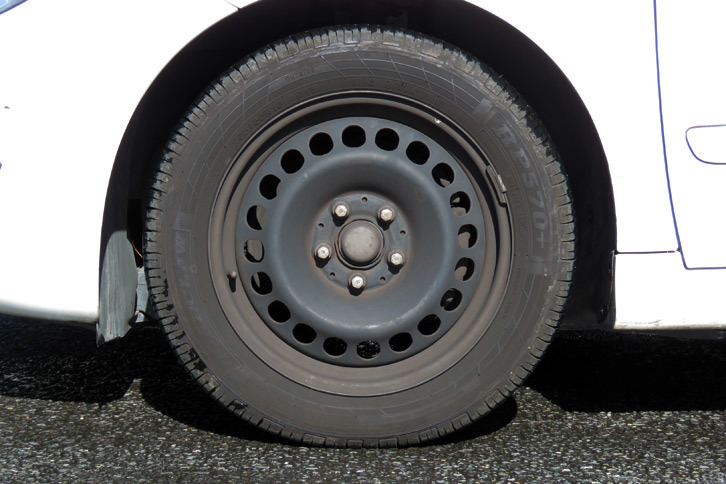 タイヤは「ロードクロウ570＋」。調べたところ中国メーカーのものらしい。タイヤについては詳しくないので細かい感想は避けるが、取りあえずヒトコト、「もう少しお静かにお願いします」。