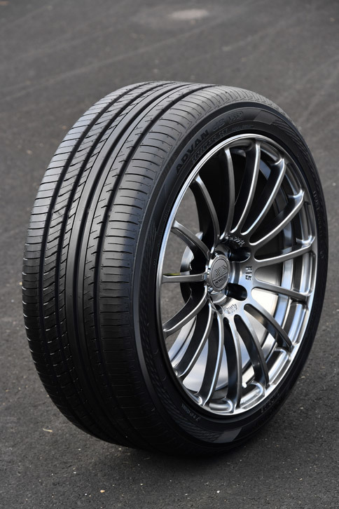 「ADVAN dB V552」は「車内の空気感を変える、かつてない静粛性」をコンセプトに開発されたプレミアムコンフォートタイヤ。2017年11月1日に販売開始となる。