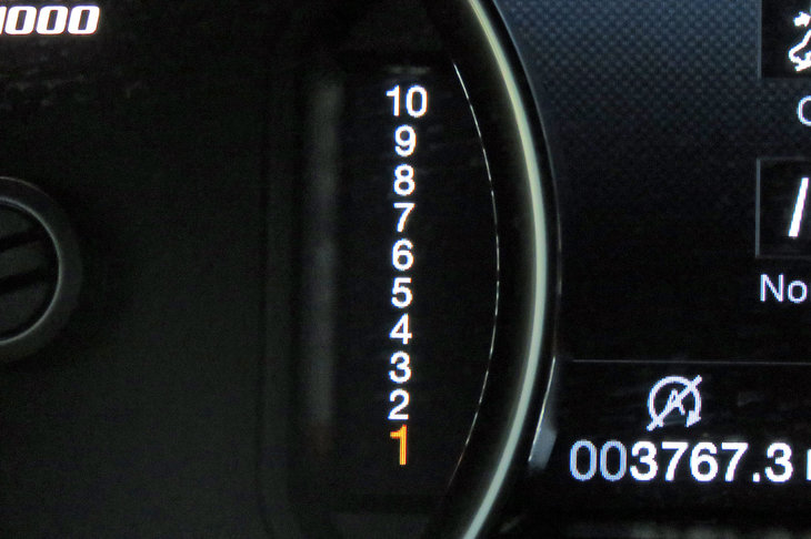 ちなみにこのAT、制御がかなり優秀というか柔軟で、首都高速を80km/hで巡航していてもけっこう頻繁に10速に入る。○○や××（車名はご想像にお任せします）の多段ATみたいに「スピード違反しないとトップギアに入んないんだけど？」なんてシロモノではなかった。