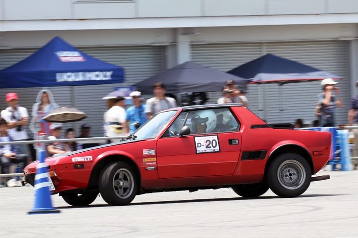 今回の出走車両中、市販車ベースでは唯一のミドシップだった「フィアットX1/9」。Dクラス6位。