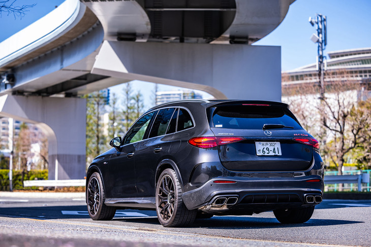 「GLC63 S Eパフォーマンス」のボディーサイズは全長×全幅×全高＝4750×1920×1635mmで、ホイールベースは2890mm。車両重量は2350kgと発表されている。