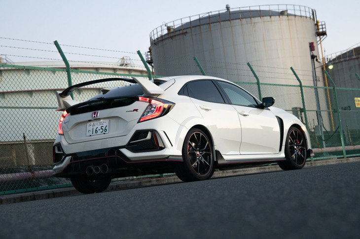 運動性能や動的質感の向上が図られた「シビック タイプR」の改良モデル。標準仕様も、限定車の「リミテッドエディション」も、すでに完売となっている。