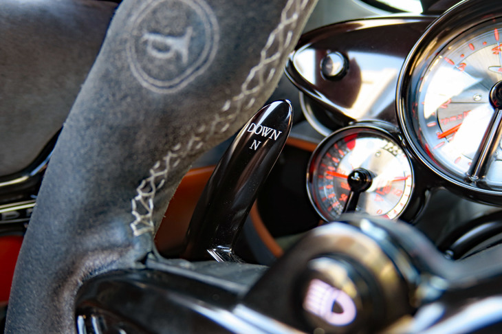 パガーニ・ウアイラ ロードスターBC（シフトパドル）