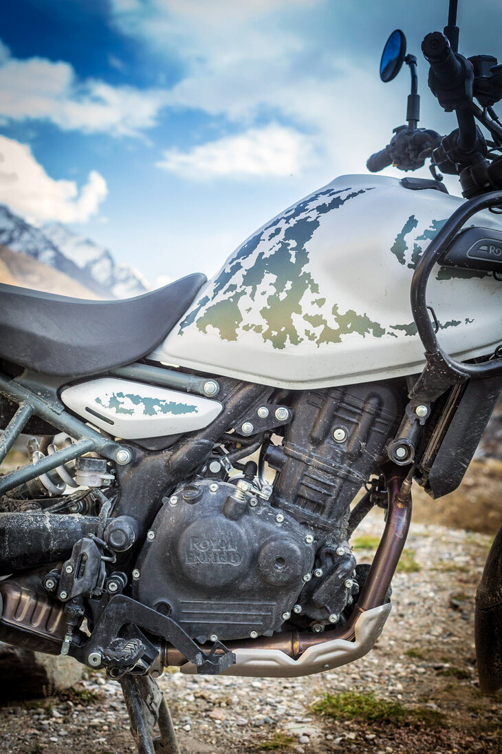 排気量452ccの水冷単気筒DOHCエンジン。ロイヤルエンフィールド初の水冷エンジンで、40PSの最高出力と40N・mの最大トルクを発生する。
