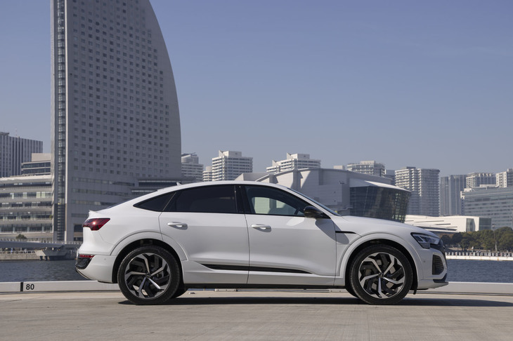 今回の試乗車はクーペスタイルの「Q8スポーツバックe-tron」。正統派SUVスタイルの「Q8 e-tron」と2つのボディータイプが用意されている。
