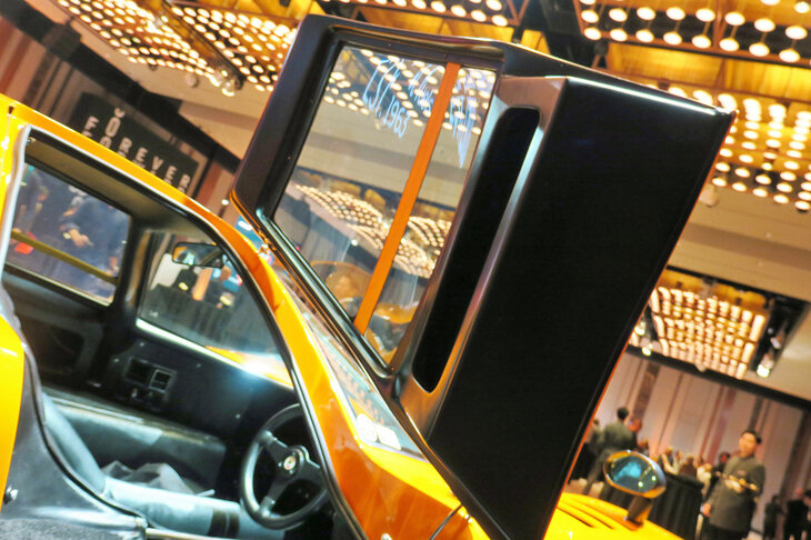 マクラーレンM6GT 1969年（ディヘドラルドア）