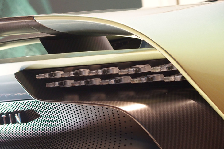 アストンマーティン・ヴァルハラ（リアコンビランプ）