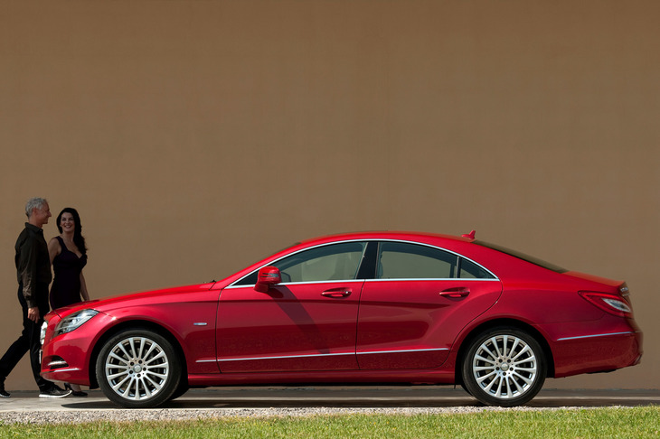 明照寺：「他の部分もそうなんですけど、プレスラインが造形と全然関係ないんですよね。取って付けたように見えるんですよ」