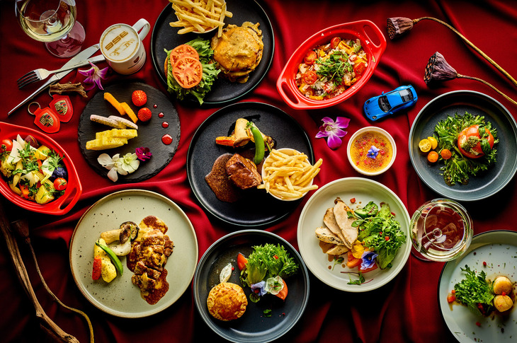 「レストラン906」のメニュー。飲み物と軽食を楽しめる「カフェ956」もある。