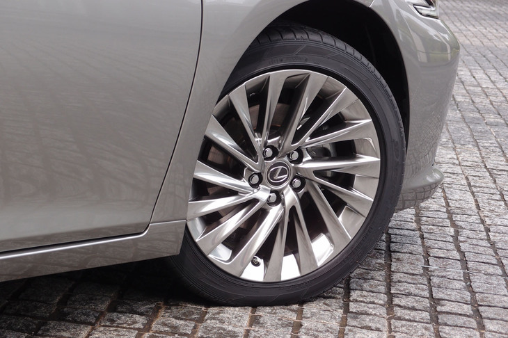 レクサスES300h“バージョンL”（ホイール）