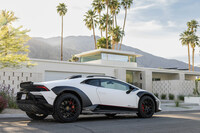 2022年11月30日に米マイアミビーチで世界初公開された「ウラカン ステラート」。オフロードも走行できるよう全方位的に改良を加えた、ウラカンのクロスオーバーモデルだ。