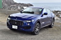 マセラティ・レヴァンテ
	ボディーサイズ：全長×全幅×全高＝5000×1985×1680mm／ホイールベース：3005mm／車重：2140kg／駆動方式：4WD／エンジン：3リッターV6 DOHC 24バルブ ツインターボ／トランスミッション：8段AT／最高出力：350ps（257kW）/5750rpm／最大トルク：51.0kgm（500Nm）/4500rpm／タイヤ：（前）255/60ZR18 （後）255/60ZR18／価格：1080万円