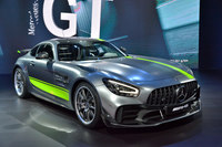 メルセデスが発表した「AMG GT R PRO」。アメリカのモーターショーとしてはデトロイト、シカゴ、ニューヨーク、ロサンゼルスなどが有名だが、デトロイトではアメリカ勢が力を入れ、その他のショーでは海外勢が気を吐く傾向がある。