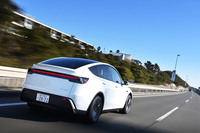 テスラ・モデルYプレミアム ロングレンジAWD（4WD）の画像