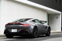 ボディーサイズは全長×全幅×全高＝4465×1942×1273mm、ホイールベースは2704mmと、従来モデルよりひとまわり大きくなった。