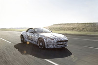 ジャガーが「Fタイプ」を出展【パリサロン2012】