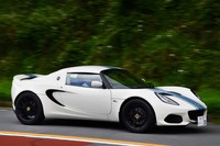 「エリーゼ ヘリテージエディション」が0-100km/h加速に要する時間は4.6秒。最高速は233km/hと公表される。