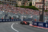 フェラーリのルクレール（写真）は6位完走と、母国GPを地味に終えた。低速ターンを得意とするフェラーリだったが、予選ではレッドブル、アストンマーティンに先行を許すことに。ルクレールは「ドライブするのが難しいマシン」（本人談）で予選3位となるも、マクラーレンのランド・ノリスの進路を妨害したことにより3グリッドダウン、6番グリッド。レースではそのポジションを守るだけに終始した。僚友サインツJr.は予選で5番手タイム、チームメイトの降格で4番グリッドから出走するも、3位オコンと接触しフロントウイングの翼端板を破損。その後もチームからの作戦指示に異を唱えるなどギクシャクしたレースとなり結果8位。（Photo=Ferrari）