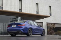 発売時点のボディーカラーは全5色。写真の青系（ポルマティオ・ブルー）のほか、白系、黒系、グレー系がラインナップされる。