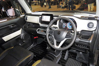 「ハイブリッドMZ」のインストゥルメントパネルまわり。