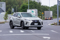 チューリングが開発した、レベル2程度の自動運転システムを搭載した「レクサスRX450h＋」を用いて工場周辺の公道をデモ走行。「現状でもテスラのオートパイロットと同じぐらいの精度が出ている」と紹介された。