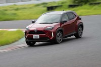 スタビリティーコントロールには高速走行時の横風を検知して車線からの逸脱を抑制する、トヨタ初の機能が備わっている。