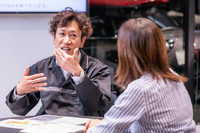 狩谷氏は「安全性や快適性、耐久性などに加え、DSCやABSといったMINIのセーフティーシステムとの適合性も確認しているので、自信をもってオススメできます。南フランスのテストコースやドイツのニュルブルクリンクでも走り込み、MINIらしいハンドリングに磨きをかけています」と“スターマークタイヤ”の特徴を説明。