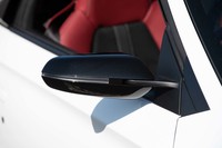 「モデューロX」専用ドアミラーカバーのカラーリングが、ブラックからナイトホークブラックパールへと変更されている。