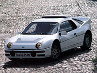 フォードが1986年のWRCに投入した「フォードRS200」。この年を最後にグループBは消滅したため、さしたる戦績も残せずに表舞台から姿を消すこととなった。