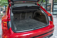 ラゲッジルームの容量は484リッター（5シート仕様の場合）。