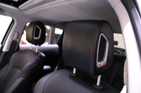 「スモール・ヴィークルシリーズ」も、ヘッドレスト埋め込み型スピーカーを採用することにより豊かな音場空間を実現している。ただしヘッドレスト内蔵といっても直接耳に伝わる感覚ではなく、車内全体に音が広がるところに音響デザインの妙がある。