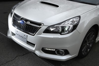 「レガシィツーリングワゴン2.0GT DIT」のフロント回り。バンパー両サイドの「LEDアクセサリーライナー」は、新グレード「2.0GT DIT」専用のドレスアップパーツだ。