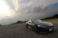 6リッターV12自然吸気エンジンを搭載するアストンマーティンの旗艦「ヴァンキッシュ」。今回試乗した「クーペ」のほかに、コンバーチブルの「ヴォランテ」がある。