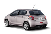 「プジョー208」（5ドア）