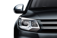 「ティグアン ラウンジ」に与えられる特別装備の一つ、バイキセノンヘッドライト。