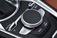 新型「TT」シリーズは、最新のMMIシステムを搭載。今回アウディバーチャルコックピットと融合されたことで、ドライバーは前方から目をそらすことなく、さまざまな操作が可能になった。