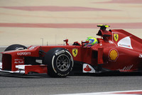 ニューマシンに手を焼くフェラーリにあって、幸運にもマレーシアGPで優勝したフェルナンド・アロンソの陰にすっかり隠れたフェリッペ・マッサ（写真）が、ようやく今季初得点。予選では14位と相変わらず低調ながら、レースではアロンソと肩を並べるほどのパフォーマンスを披露、9位でレースを終えた。アロンソは予選9位から7位完走。（Photo=Ferrari）