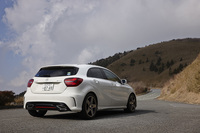 3代目へのフルモデルチェンジに伴い、BセグメントからCセグメントのハッチバック車へと変更された「メルセデス・ベンツAクラス」。現行型は2013年1月に日本に導入された。