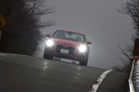 箱根のアップダウンを駆け抜ける。クワトロより重量が120kg軽いFFは、走りの軽快さが際立つ。